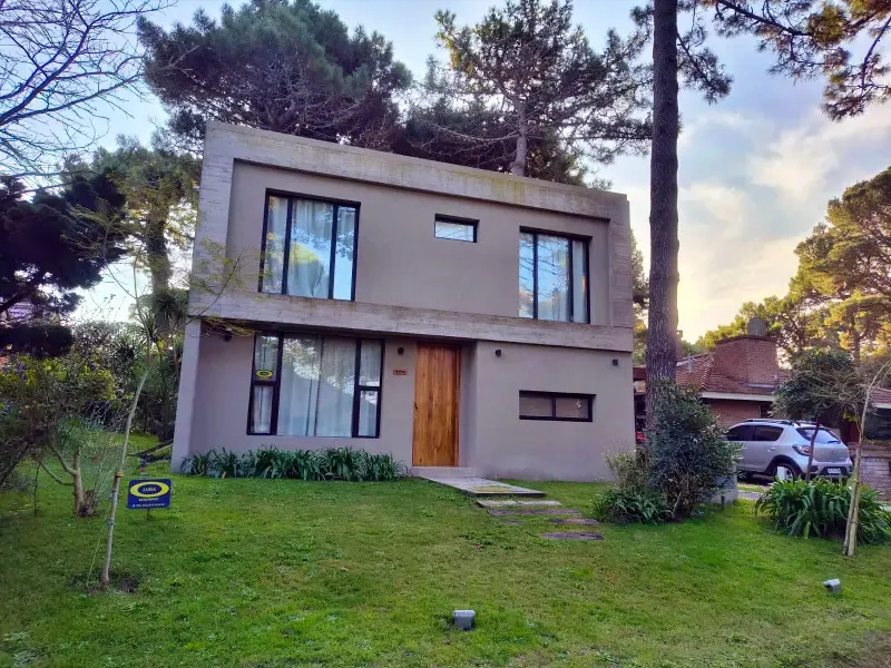 En este momento estás viendo Argos 3274 – Pinamar